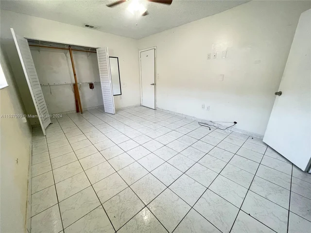 2605 W 74th St, Hialeah FL 33016