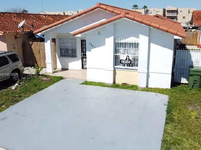 2605 W 74th St, Hialeah FL 33016