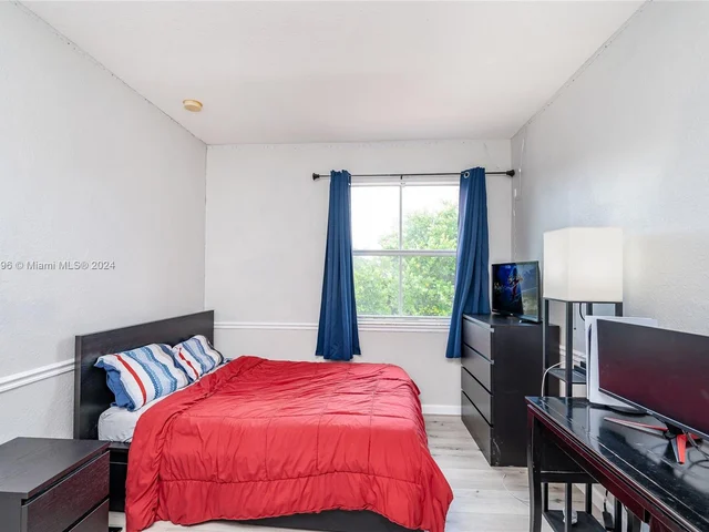 1177 NE 37th Pl, Homestead FL 33033