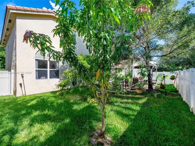 1177 NE 37th Pl, Homestead FL 33033