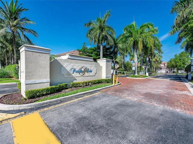 1177 NE 37th Pl, Homestead FL 33033