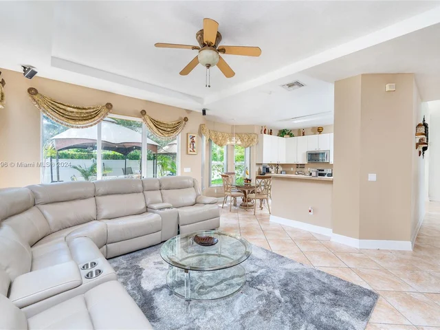 1177 NE 37th Pl, Homestead FL 33033