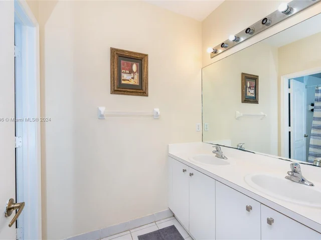 1177 NE 37th Pl, Homestead FL 33033