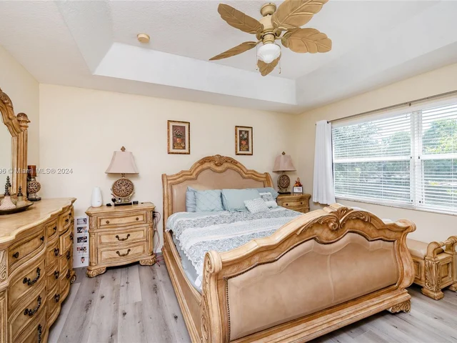 1177 NE 37th Pl, Homestead FL 33033