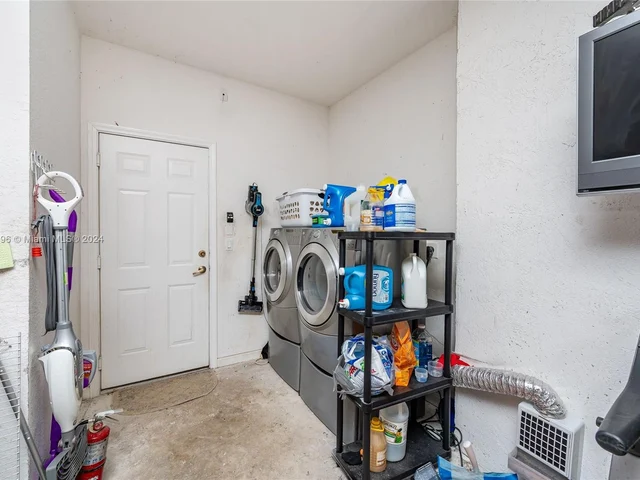 1177 NE 37th Pl, Homestead FL 33033