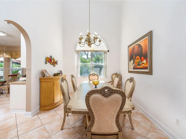 1177 NE 37th Pl, Homestead FL 33033