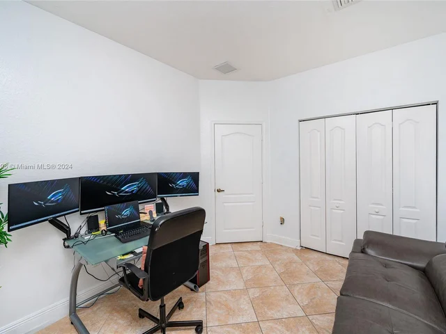 1177 NE 37th Pl, Homestead FL 33033