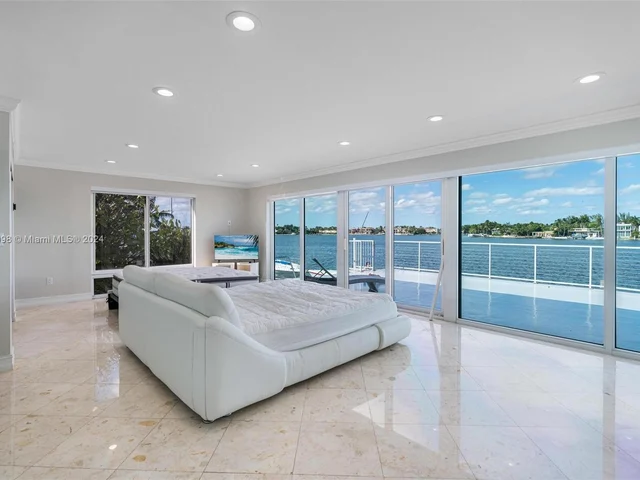 1055 Stillwater Dr, Miami Beach FL 33141