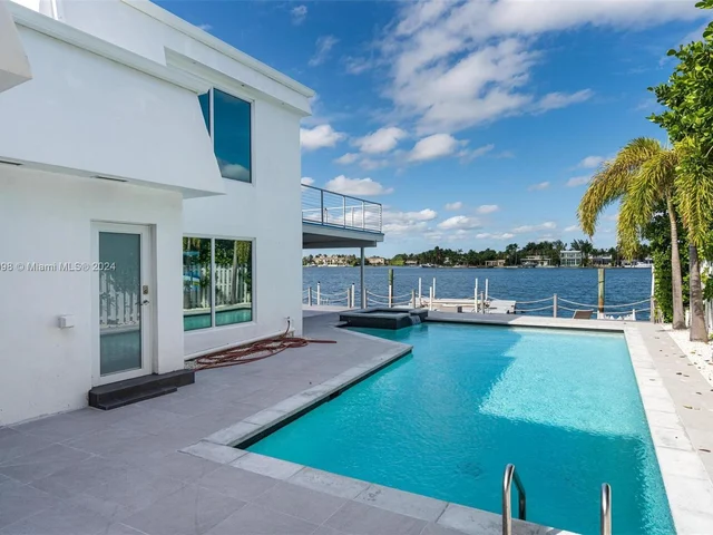 1055 Stillwater Dr, Miami Beach FL 33141