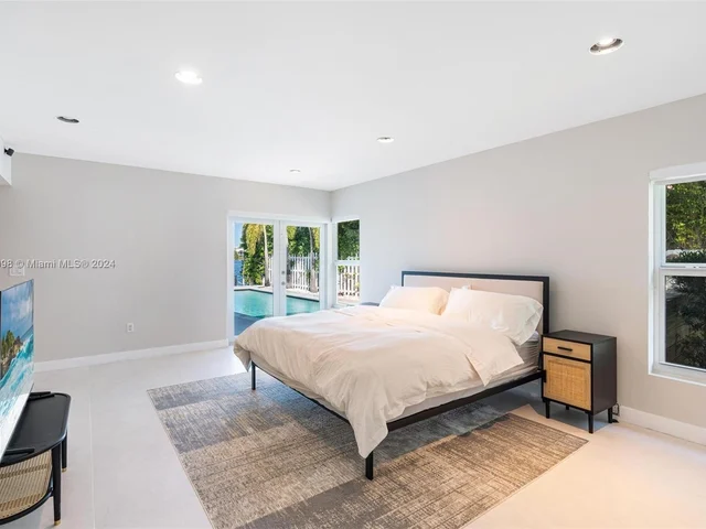 1055 Stillwater Dr, Miami Beach FL 33141