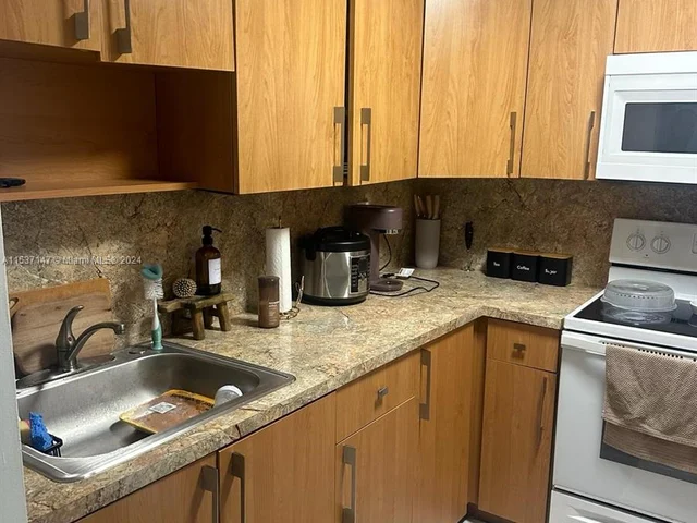 6620 W 2nd Ct # 102, Hialeah FL 33012