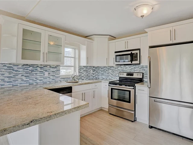 1200 14th St # 3A, Miami Beach FL 33139