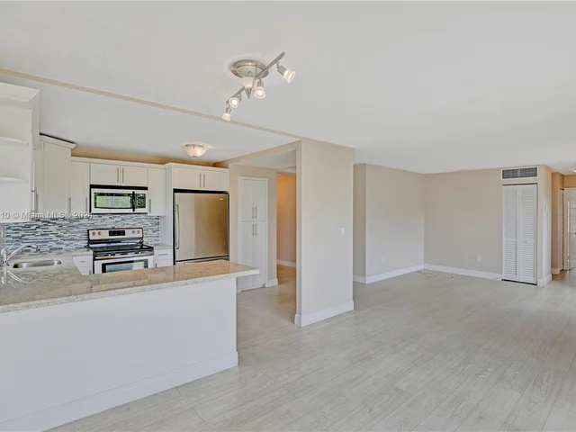 1200 14th St # 3A, Miami Beach FL 33139