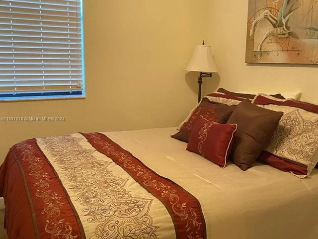 3222 SE 7th St, Homestead FL 33033