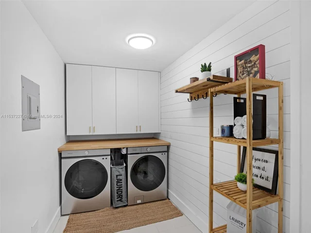 920 NE 159th St, North Miami Beach FL 33162