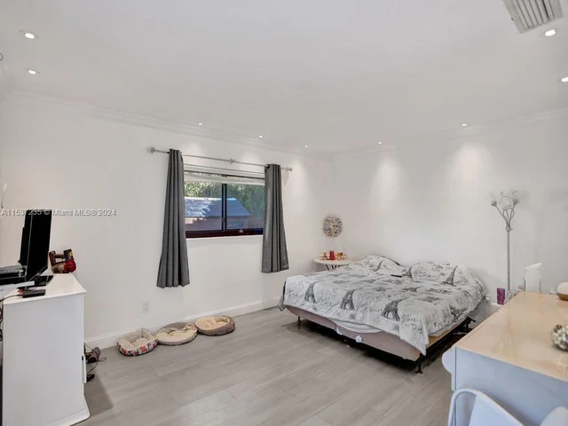 21235 NE 19th Ct, Miami FL 33179