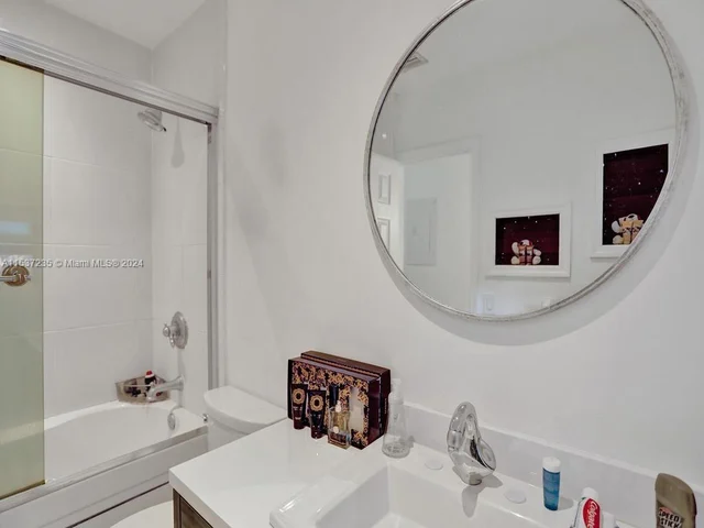 21235 NE 19th Ct, Miami FL 33179