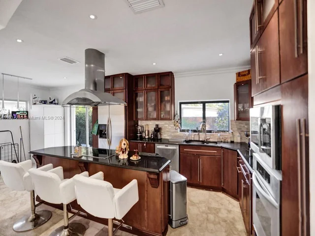 21235 NE 19th Ct, Miami FL 33179