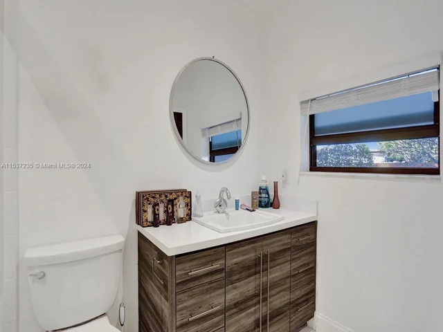 21235 NE 19th Ct, Miami FL 33179