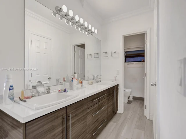 21235 NE 19th Ct, Miami FL 33179