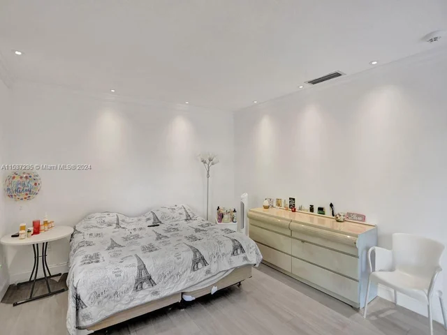 21235 NE 19th Ct, Miami FL 33179