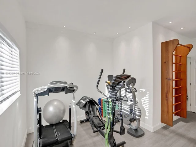 21235 NE 19th Ct, Miami FL 33179