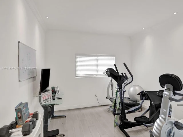 21235 NE 19th Ct, Miami FL 33179