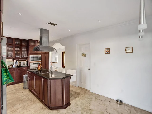 21235 NE 19th Ct, Miami FL 33179