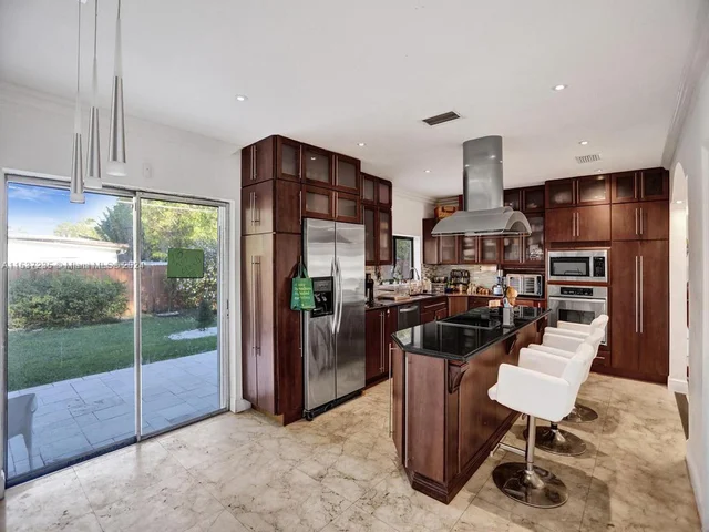 21235 NE 19th Ct, Miami FL 33179