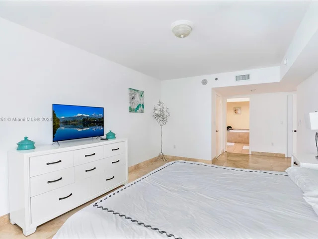 1830 S Ocean Dr # 2808, Hallandale Beach FL 33009