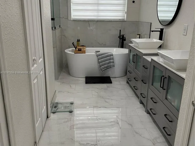 13557 NW 7th Pl, Pembroke Pines FL 33028