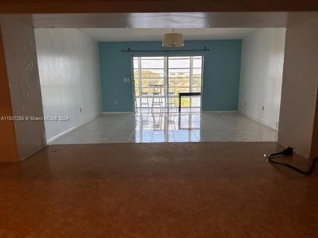 877 NE 195th St # 318, Miami FL 33179