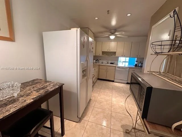 877 NE 195th St # 318, Miami FL 33179