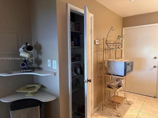 877 NE 195th St # 318, Miami FL 33179