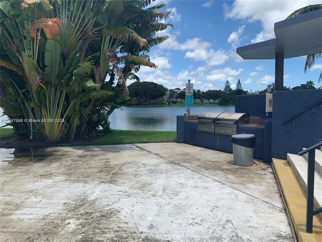 877 NE 195th St # 318, Miami FL 33179