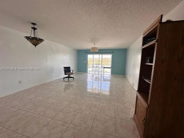 877 NE 195th St # 318, Miami FL 33179