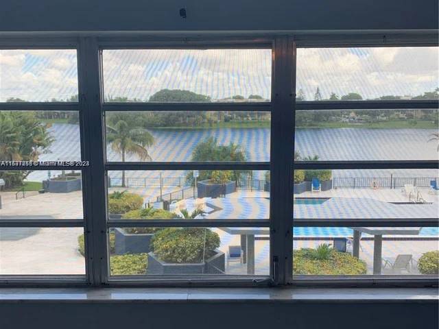 877 NE 195th St # 318, Miami FL 33179