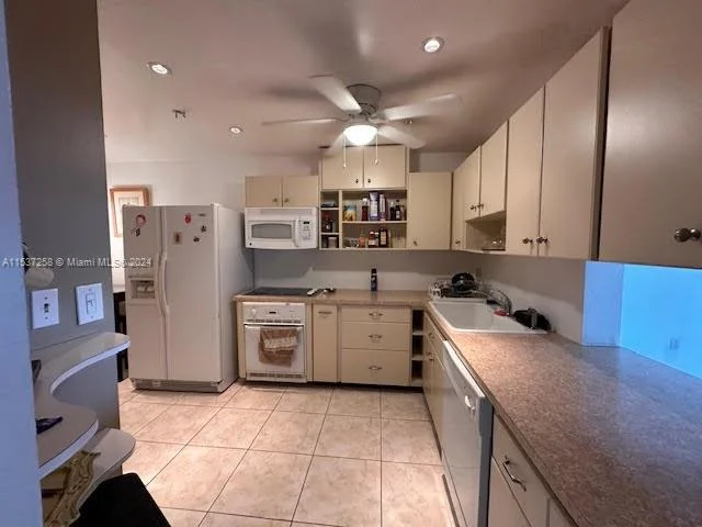 877 NE 195th St # 318, Miami FL 33179