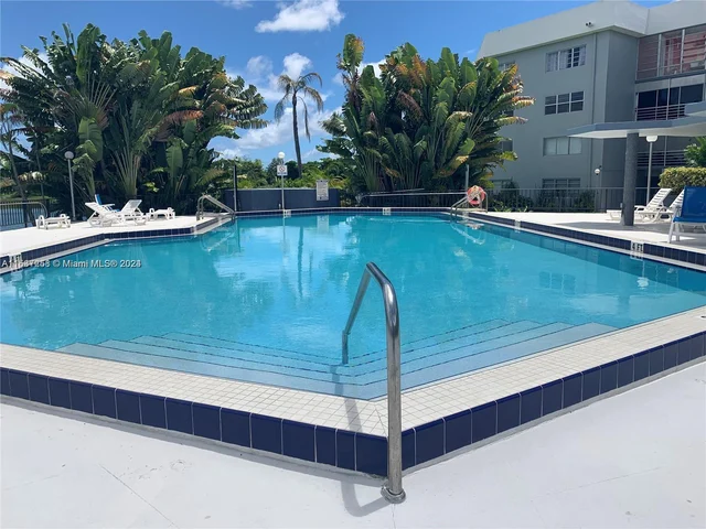 877 NE 195th St # 318, Miami FL 33179