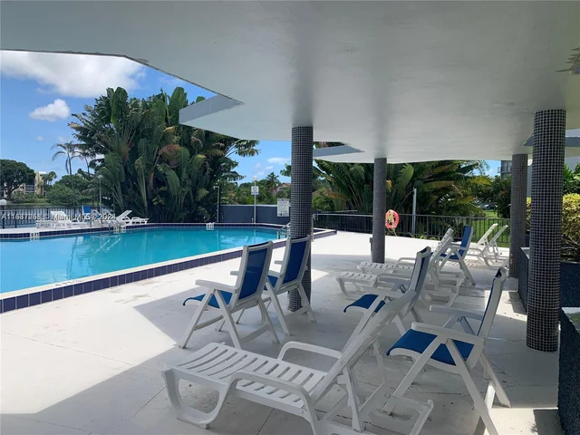 877 NE 195th St # 318, Miami FL 33179