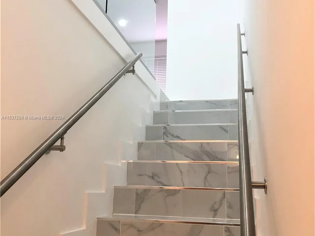 8033 Lake Dr # 203, Doral FL 33166