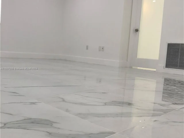 8033 Lake Dr # 203, Doral FL 33166