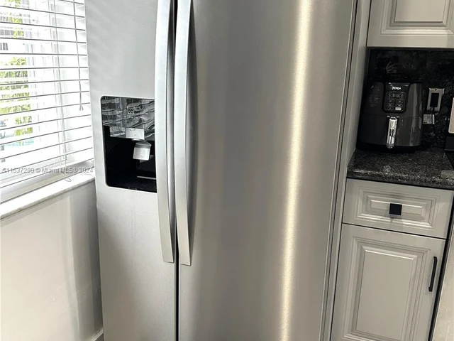 8033 Lake Dr # 203, Doral FL 33166