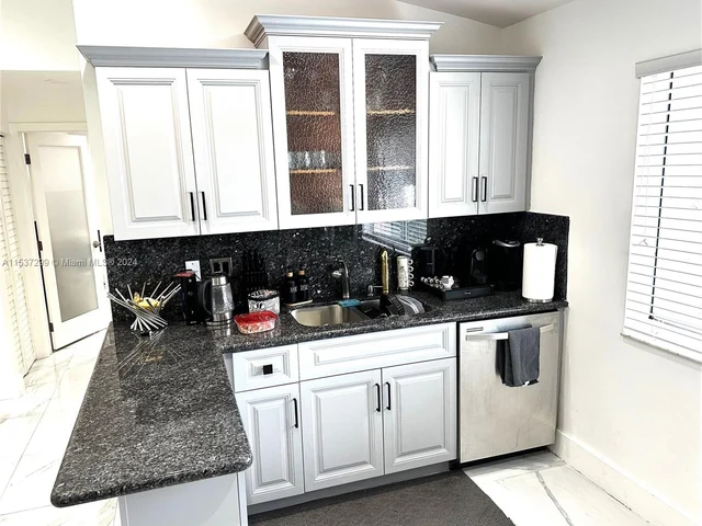 8033 Lake Dr # 203, Doral FL 33166