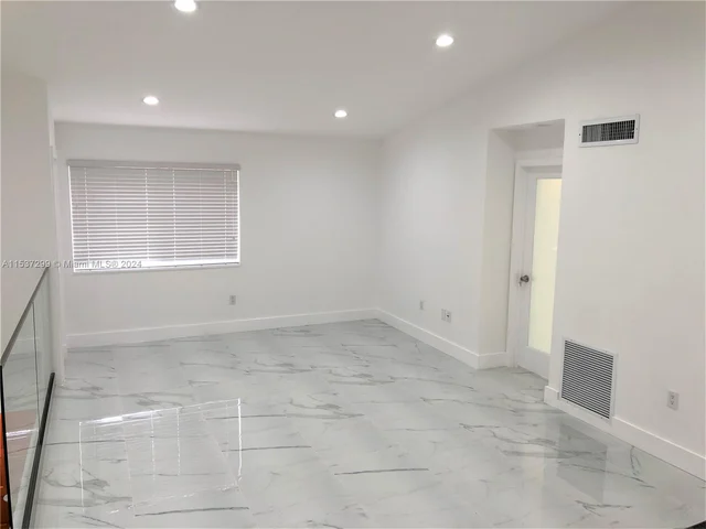 8033 Lake Dr # 203, Doral FL 33166