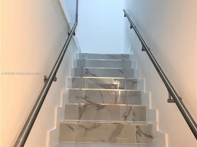 8033 Lake Dr # 203, Doral FL 33166