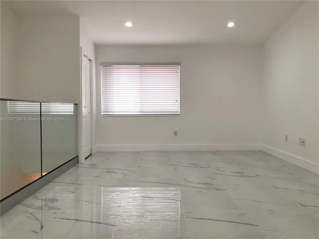 8033 Lake Dr # 203, Doral FL 33166