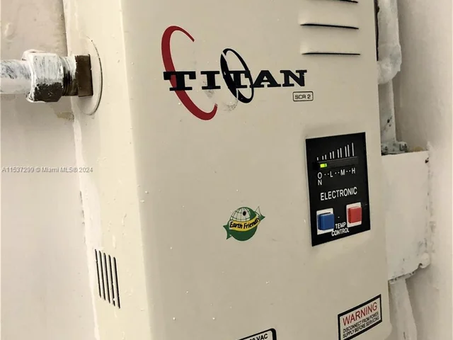 8033 Lake Dr # 203, Doral FL 33166