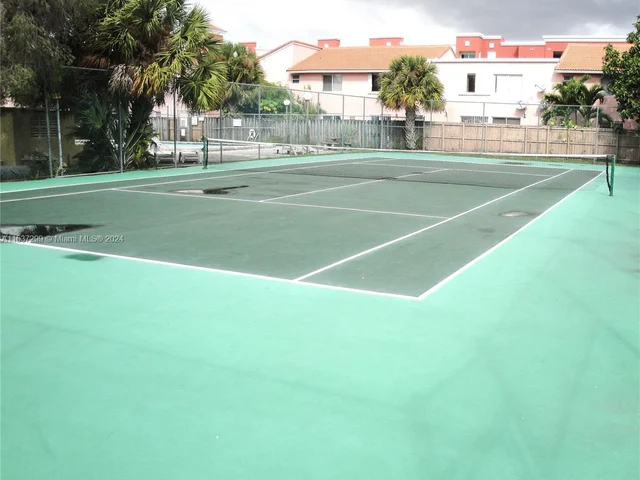 8033 Lake Dr # 203, Doral FL 33166