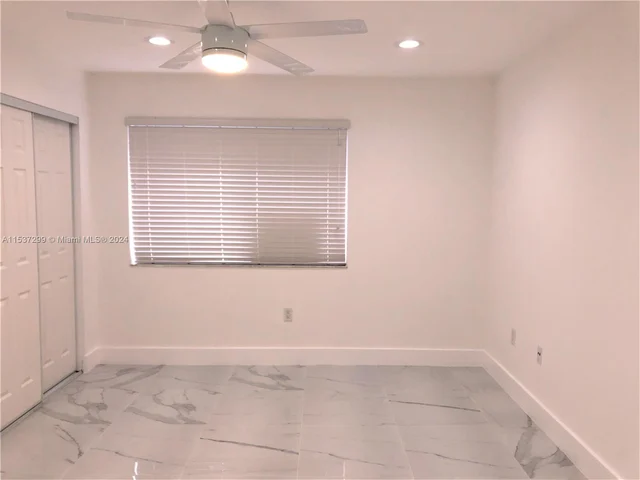 8033 Lake Dr # 203, Doral FL 33166